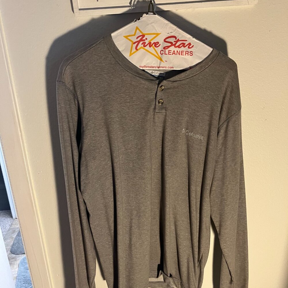 Grey Long Sleeve Medium Columbia 2 Button shirt